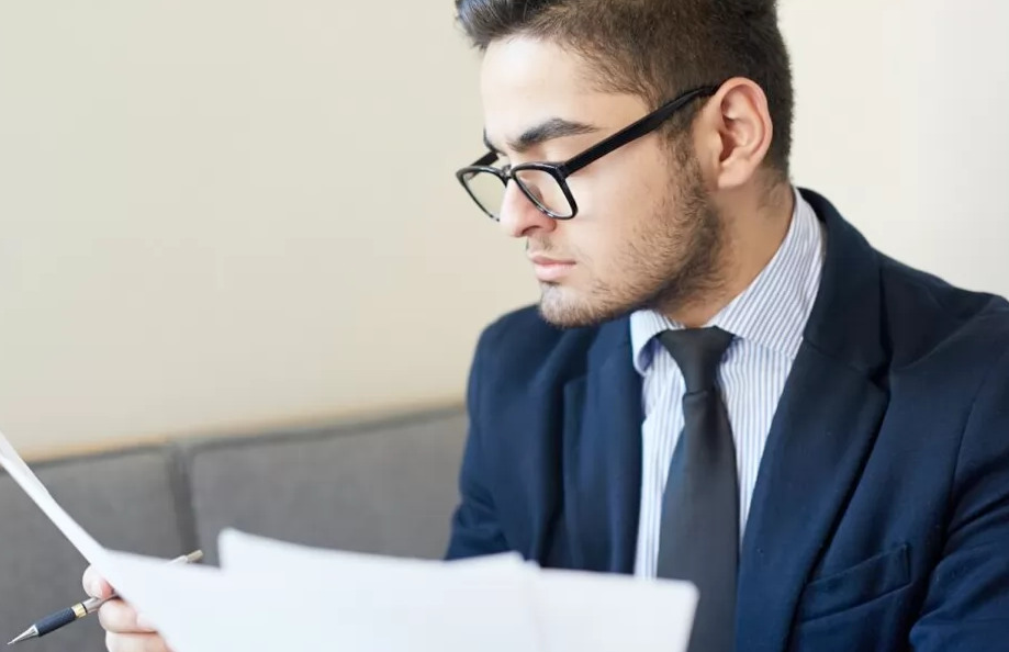 How to Write a Resume That Gets You Noticed by Recruiters
